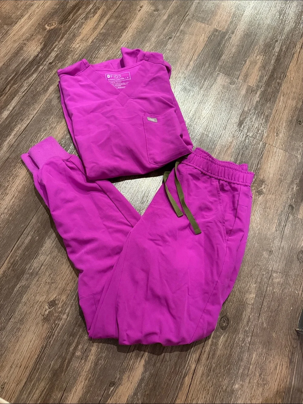 Figs Men’s Magenta Scrub Set - V-Neck Top & Drawstring Joggers